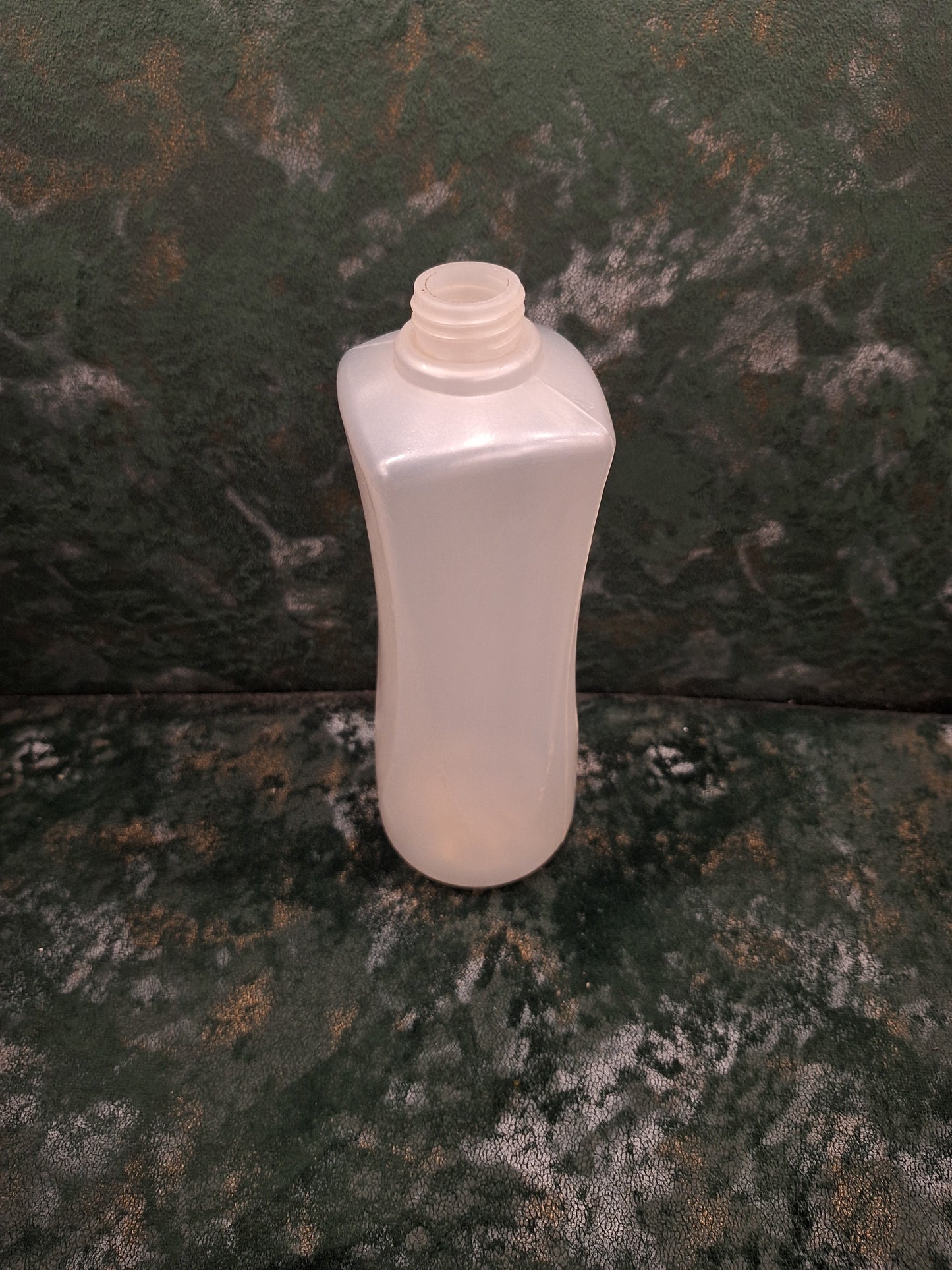 700ml Shampoo bottle