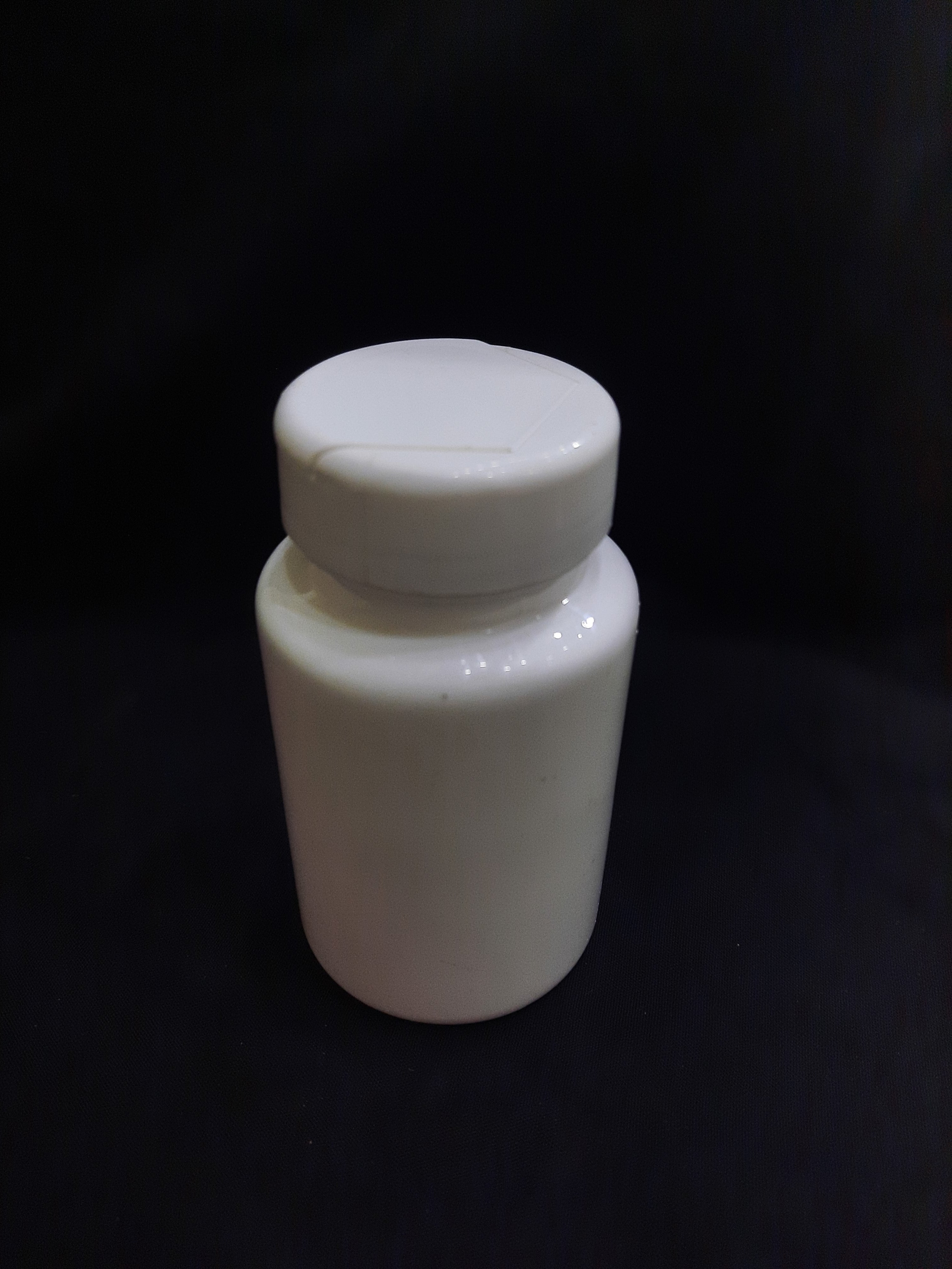 White/White Vitamin container – Hamza Cosmetics