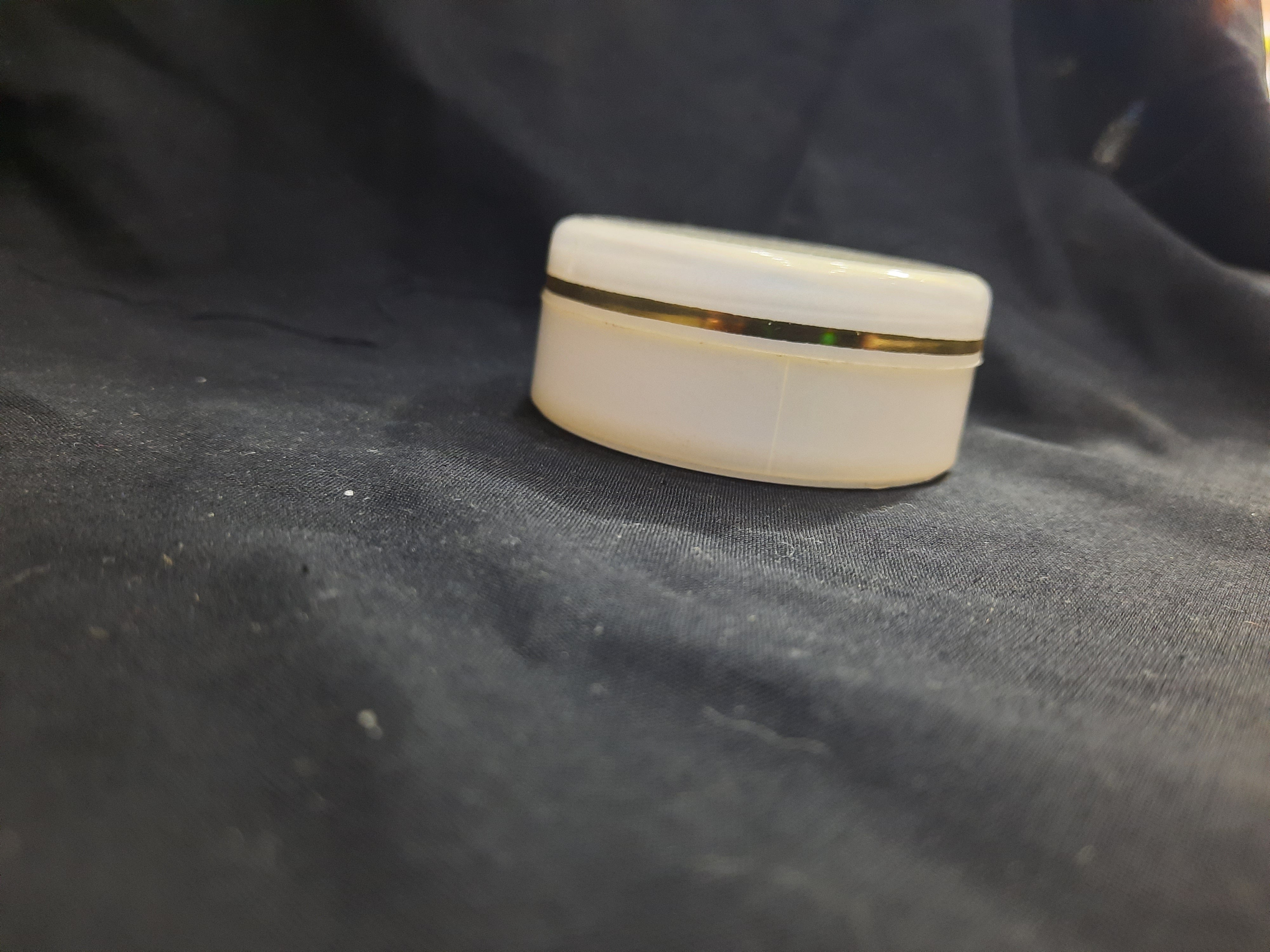25g Pearl/Pearl With gold stripe – Hamza Cosmetics